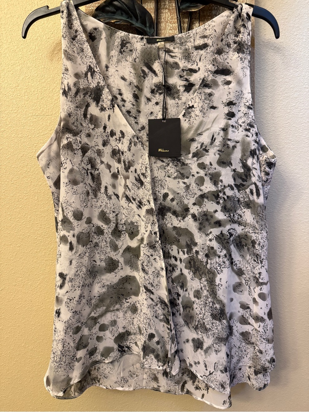 Milano Sleeveless Abstract Print Sheer Hi-Low Blouse Womens L NWT